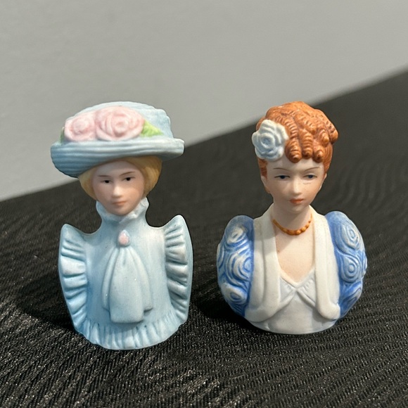 Set of 8 - Avon American Fashion Porcelain Thimbles - Picture 8 of 12